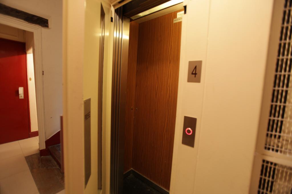 Innocents Apt Paris Bagian luar foto